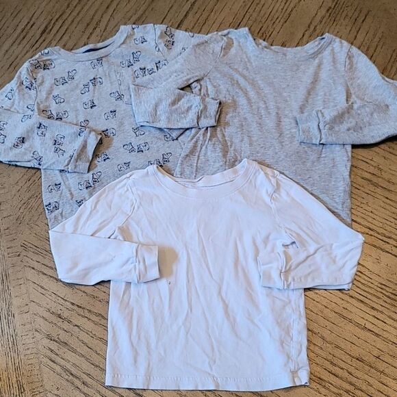 Carters 4-5T boys long sleeve shirts 💙 - Picture 1 of 8